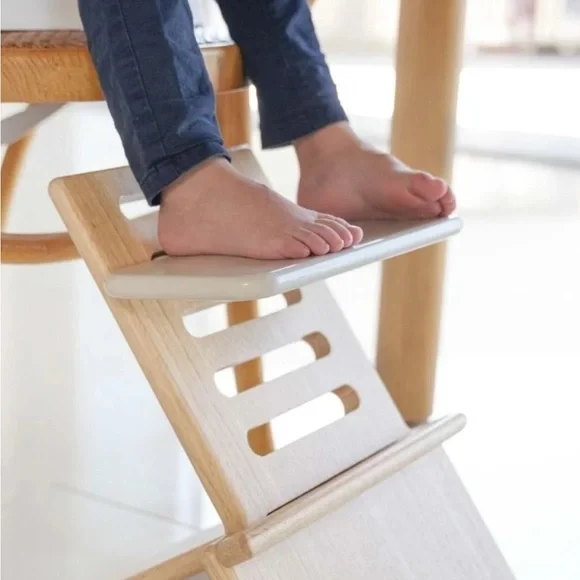 Footsi Grow by Nibble and Rest - Adjustable Wooden Footrest for kids - Picture 3 of 7